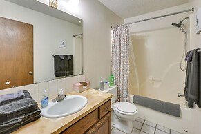 5 Mi to Hutchinson Attractions: Cozy Apt