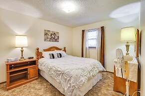 5 Mi to Hutchinson Attractions: Cozy Apt