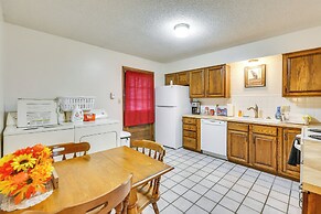 5 Mi to Hutchinson Attractions: Cozy Apt