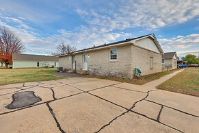 5 Mi to Hutchinson Attractions: Cozy Apt