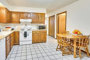 5 Mi to Hutchinson Attractions: Cozy Apt