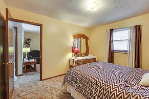 5 Mi to Hutchinson Attractions: Cozy Apt