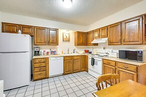 5 Mi to Hutchinson Attractions: Cozy Apt