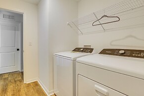 Chic Retreat w/ Lanai in Fort Myers!