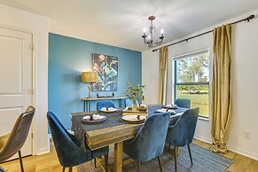 Chic Retreat w/ Lanai in Fort Myers!