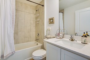 Chic Retreat w/ Lanai in Fort Myers!