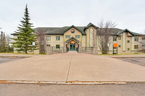 Pool & Lake Access: Northern Lakes Retreat!