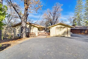 Deck + Fire Pit: Pine Mountain Lake Getaway!