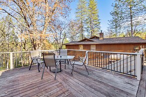 Deck + Fire Pit: Pine Mountain Lake Getaway!