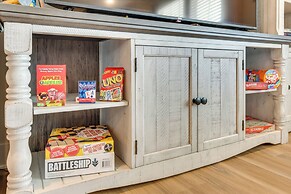 Near Wineries: Hendersonville Home w/ Mtn Views!