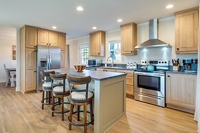 Near Wineries: Hendersonville Home w/ Mtn Views!