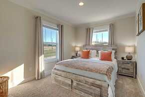 Near Wineries: Hendersonville Home w/ Mtn Views!