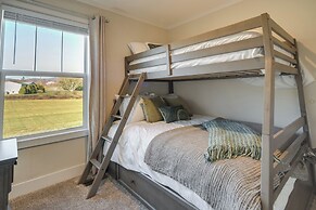 Near Wineries: Hendersonville Home w/ Mtn Views!