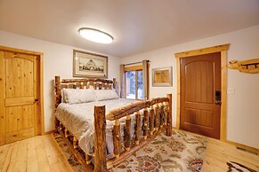 Studio Steps to Kenai River w/ Fire Pit!