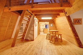 Studio Steps to Kenai River w/ Fire Pit!