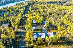 Studio Steps to Kenai River w/ Fire Pit!