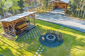 Studio Steps to Kenai River w/ Fire Pit!