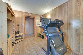 Deck, Grill & Views: Lakefront Cottage in Harrison