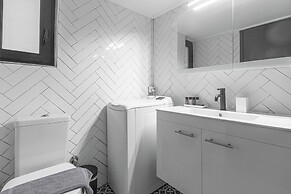 Phaedrus Living: Lykavitos Heights Studio