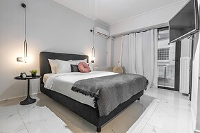 Phaedrus Living: Lykavitos Heights Studio