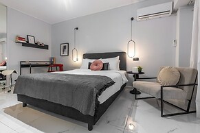 Phaedrus Living: Lykavitos Heights Studio