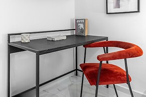 Phaedrus Living: Lykavitos Heights Studio