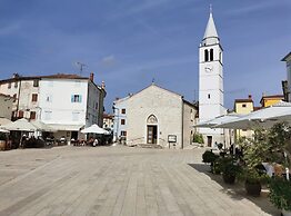 Modern and Bright Fazana Apartment With Balcony and Sea View