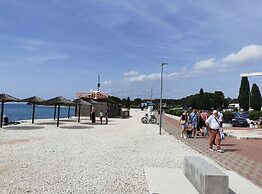 Modern and Bright Fazana Apartment With Balcony and Sea View