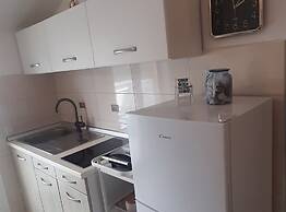 Modern and Bright Fazana Apartment With Balcony and Sea View