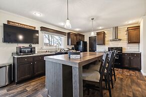 Sunsets & Serenity: Port Clinton Waterfront Stay 3 Bedroom Home