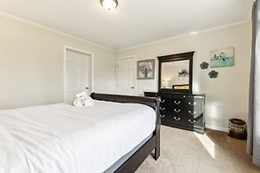 Sunsets & Serenity: Port Clinton Waterfront Stay 3 Bedroom Home