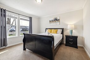 Sunsets & Serenity: Port Clinton Waterfront Stay 3 Bedroom Home