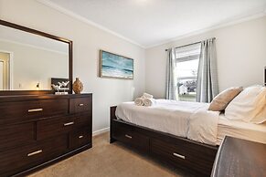 Sunsets & Serenity: Port Clinton Waterfront Stay 3 Bedroom Home