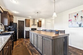 Sunsets & Serenity: Port Clinton Waterfront Stay 3 Bedroom Home