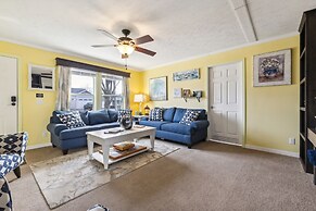 Sunsets & Serenity: Port Clinton Waterfront Stay 3 Bedroom Home