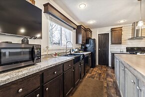 Sunsets & Serenity: Port Clinton Waterfront Stay 3 Bedroom Home