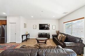 Charming Pet-friendly Getaway In Sunny Beaumont 4 Bedroom Home