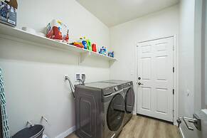 Charming Pet-friendly Getaway In Sunny Beaumont 4 Bedroom Home