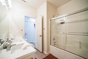 Charming Pet-friendly Getaway In Sunny Beaumont 4 Bedroom Home