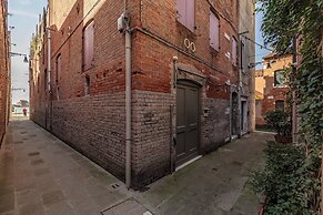 Venice Guggenheim Apt by Wonderful Italy