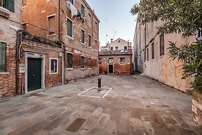 Venice Guggenheim Apt by Wonderful Italy