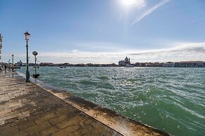 Venice Guggenheim Apt by Wonderful Italy