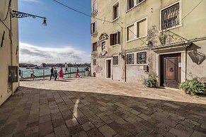 Venice Guggenheim Apt by Wonderful Italy