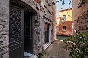 Venice Guggenheim Apt by Wonderful Italy