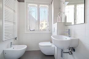 Venice Guggenheim Apt by Wonderful Italy