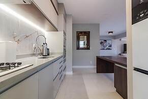 Excelente Cobertura Jurerê com Jacuzzi