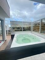 Excelente Cobertura Jurerê com Jacuzzi