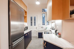 Historic 2BR Oasis in Kolonaki