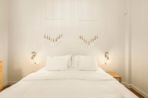 Historic 2BR Oasis in Kolonaki