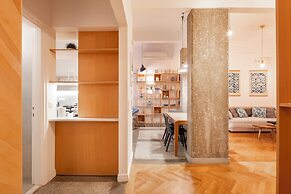 Historic 2BR Oasis in Kolonaki